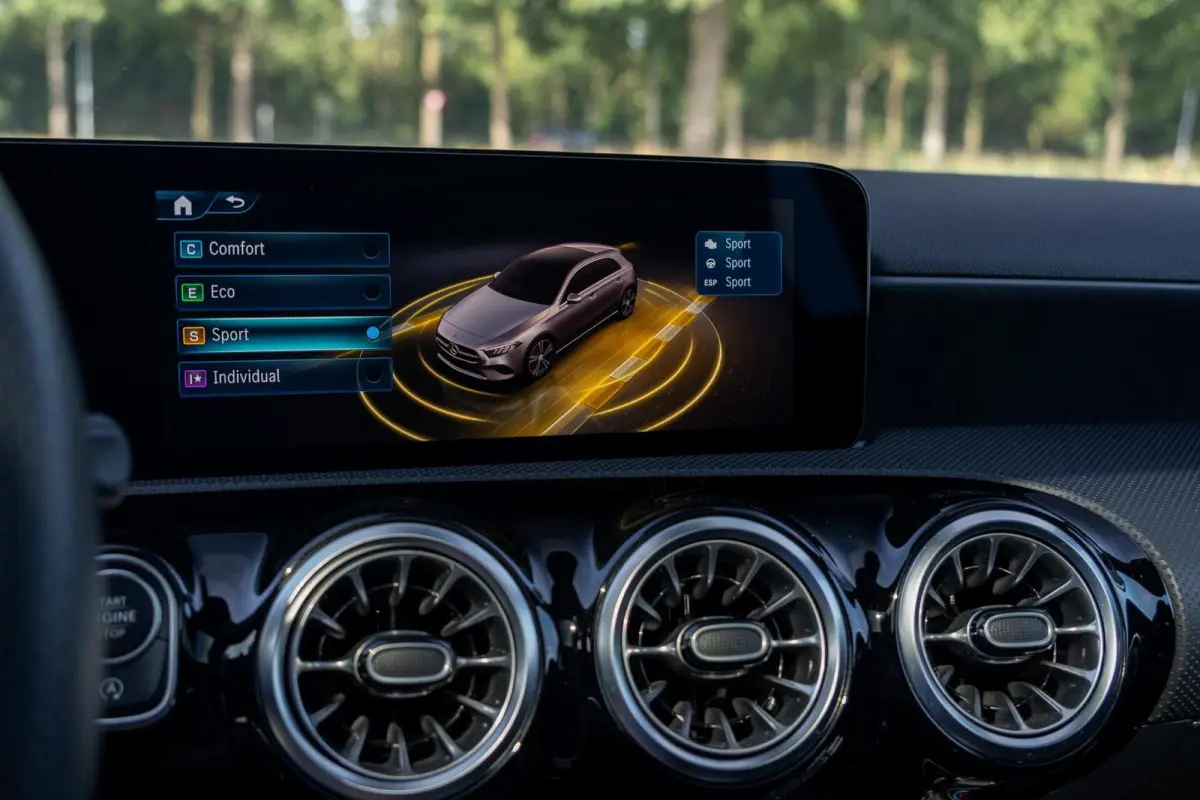 180 AMG Line|BTW|Facelift|Panoramadak|Sfeerverlichting|CarPlay|LED|Org NL NAP|1 Eig|Dealer Onderhouden