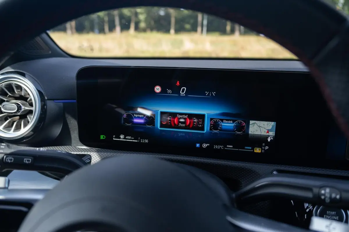 180 AMG Line|BTW|Facelift|Panoramadak|Sfeerverlichting|CarPlay|LED|Org NL NAP|1 Eig|Dealer Onderhouden