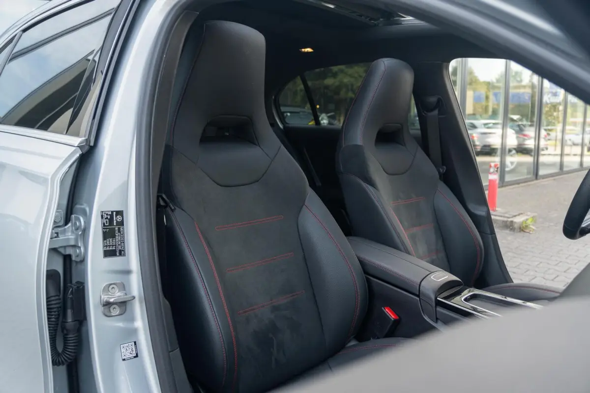 180 AMG Line|BTW|Facelift|Panoramadak|Sfeerverlichting|CarPlay|LED|Org NL NAP|1 Eig|Dealer Onderhouden