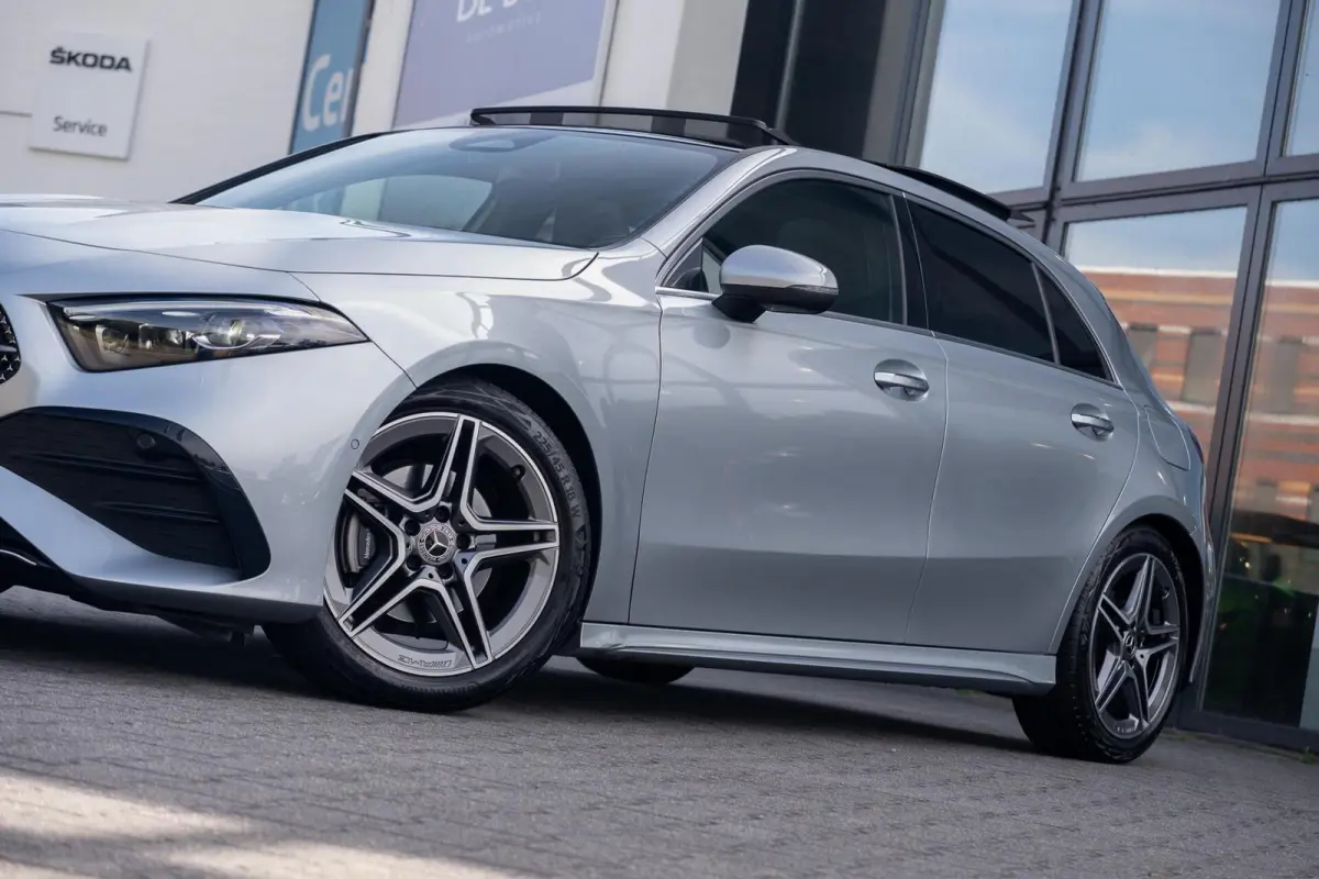 180 AMG Line|BTW|Facelift|Panoramadak|Sfeerverlichting|CarPlay|LED|Org NL NAP|1 Eig|Dealer Onderhouden
