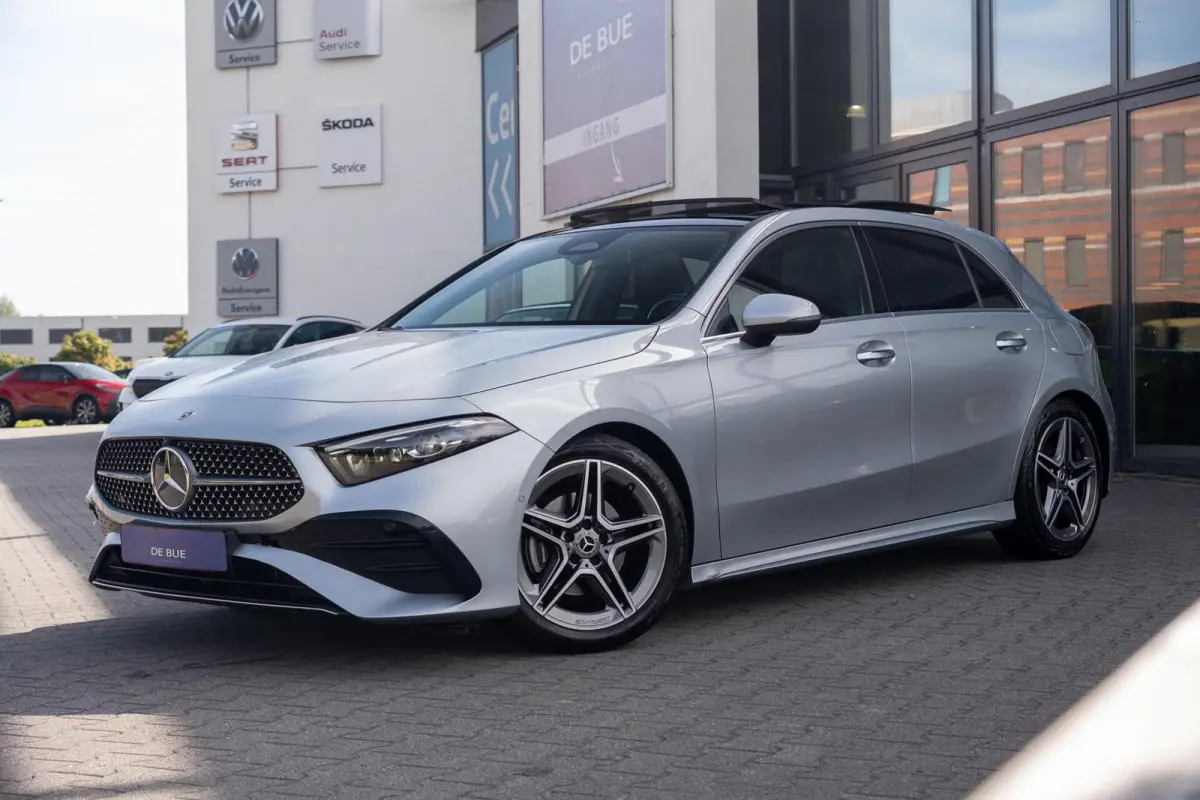 180 AMG Line|BTW|Facelift|Panoramadak|Sfeerverlichting|CarPlay|LED|Org NL NAP|1 Eig|Dealer Onderhouden