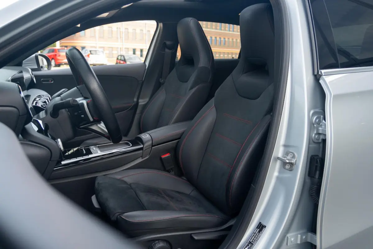 180 AMG Line|BTW|Facelift|Panoramadak|Sfeerverlichting|CarPlay|LED|Org NL NAP|1 Eig|Dealer Onderhouden