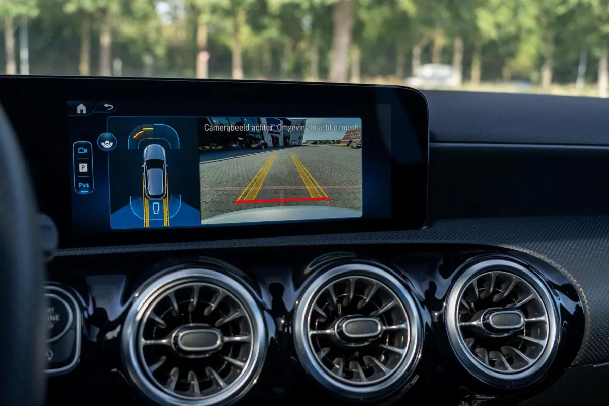 180 AMG Line|BTW|Facelift|Panoramadak|Sfeerverlichting|CarPlay|LED|Org NL NAP|1 Eig|Dealer Onderhouden