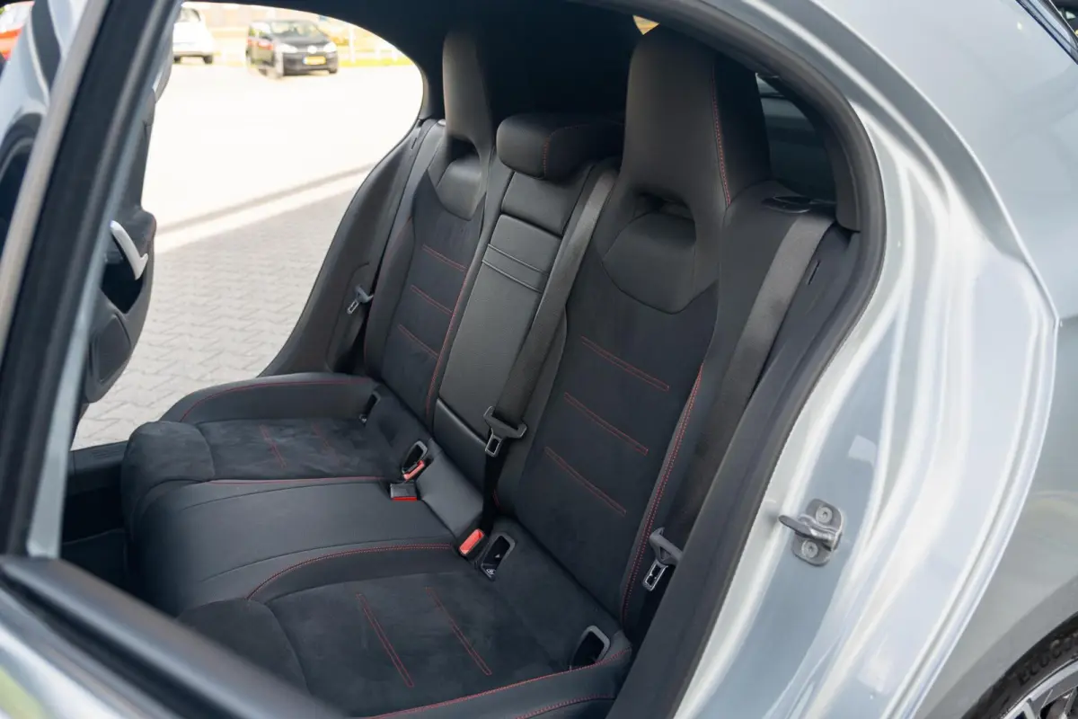 180 AMG Line|BTW|Facelift|Panoramadak|Sfeerverlichting|CarPlay|LED|Org NL NAP|1 Eig|Dealer Onderhouden