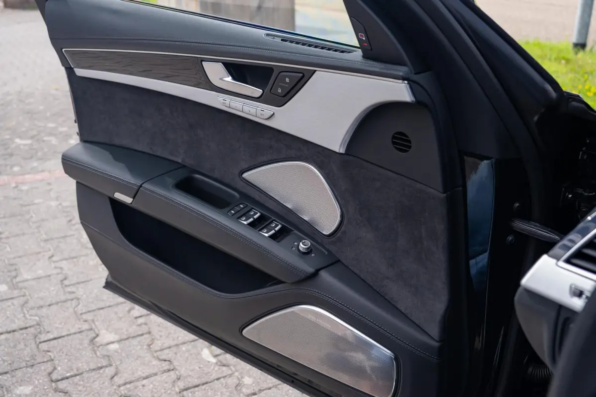 4.0 V8 TFSI S8 Quattro MY 2015|Org.NL NAP|1ste Eig.|B&O Advanced|Nachtzicht|Panoramadak|Soft Close|Massage|Top Conditie|Dealer Onderhouden