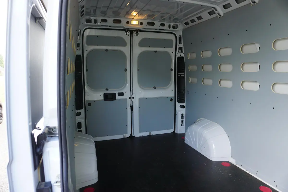 2.2 BlueHDi 140 L3H2 3.5t in Nieuwstaat |Betimmerd |BPM vrij |Trekhaak |Camera |Cruise |Navi |DEMO |EURO6D |3500 KG |Parkeersensoren |Carplay |Android auto