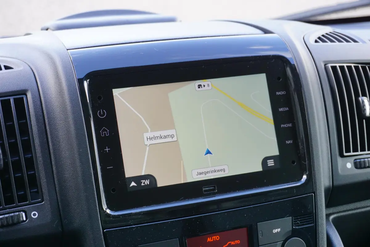 2.2 BlueHDi 140 L3H2 3.5t in Nieuwstaat |Betimmerd |BPM vrij |Trekhaak |Camera |Cruise |Navi |DEMO |EURO6D |3500 KG |Parkeersensoren |Carplay |Android auto