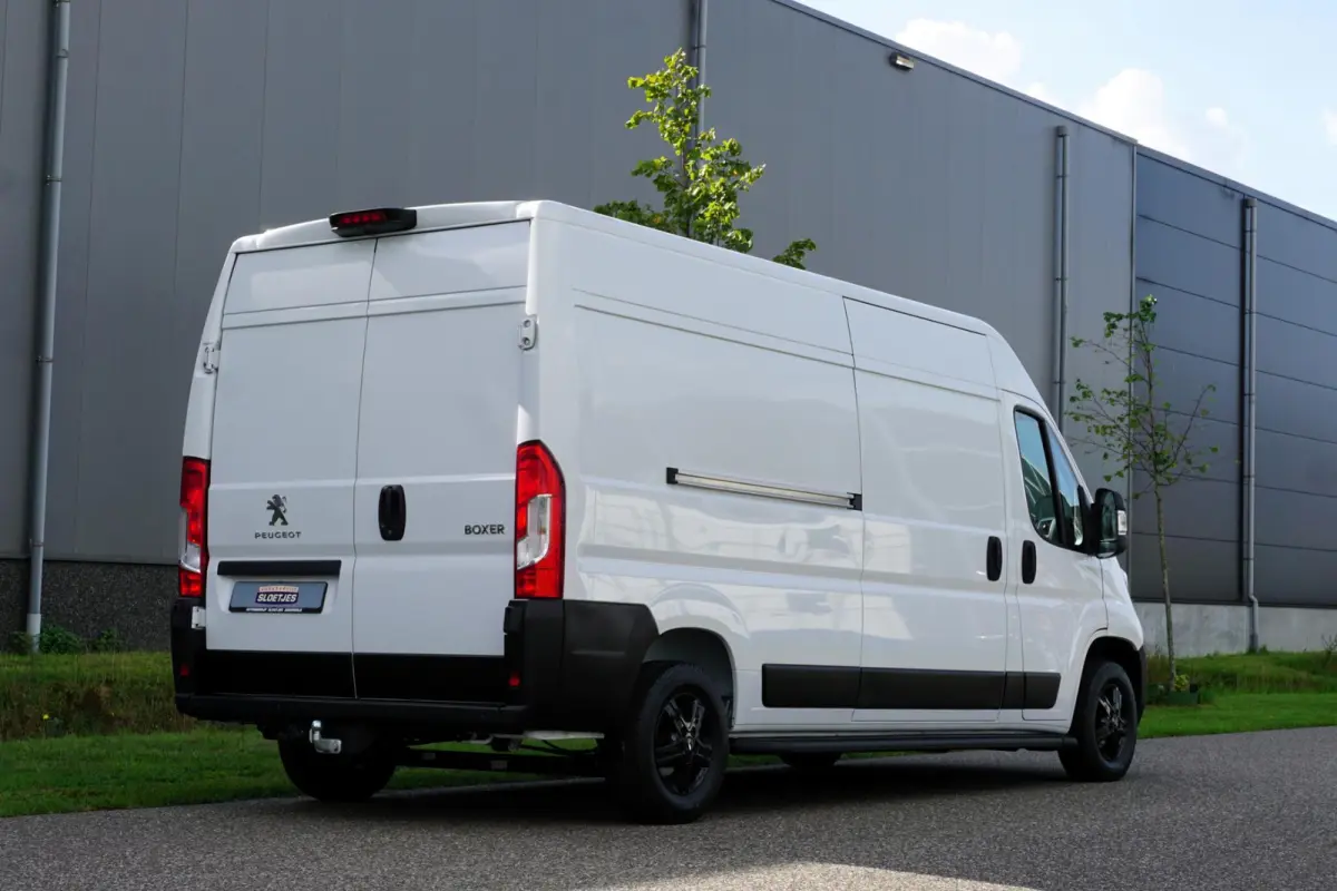 2.2 BlueHDi 140 L3H2 3.5t in Nieuwstaat |Betimmerd |BPM vrij |Trekhaak |Camera |Cruise |Navi |DEMO |EURO6D |3500 KG |Parkeersensoren |Carplay |Android auto