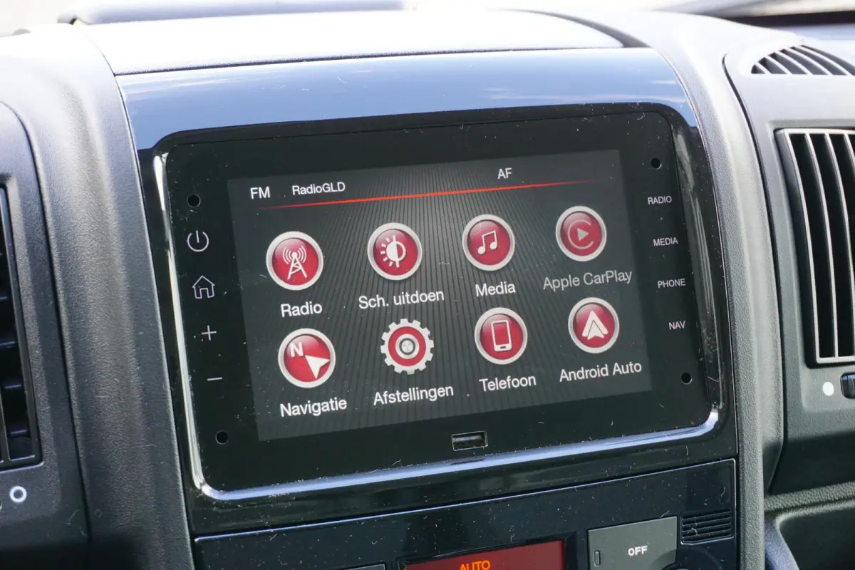 2.2 BlueHDi 140 L3H2 3.5t in Nieuwstaat |Betimmerd |BPM vrij |Trekhaak |Camera |Cruise |Navi |DEMO |EURO6D |3500 KG |Parkeersensoren |Carplay |Android auto