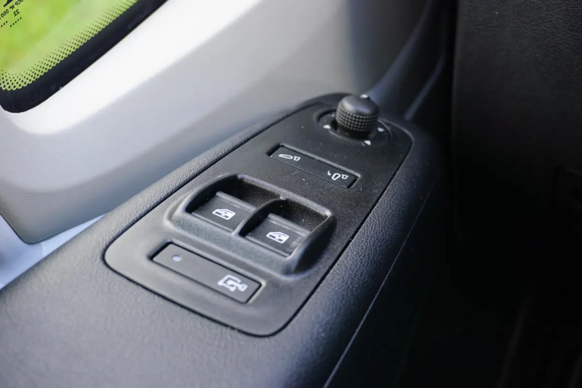 2.2 BlueHDi 140 L3H2 3.5t in Nieuwstaat |Betimmerd |BPM vrij |Trekhaak |Camera |Cruise |Navi |DEMO |EURO6D |3500 KG |Parkeersensoren |Carplay |Android auto