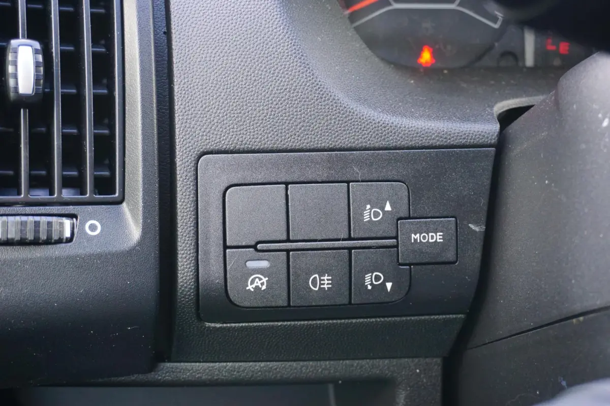 2.2 BlueHDi 140 L3H2 3.5t in Nieuwstaat |Betimmerd |BPM vrij |Trekhaak |Camera |Cruise |Navi |DEMO |EURO6D |3500 KG |Parkeersensoren |Carplay |Android auto
