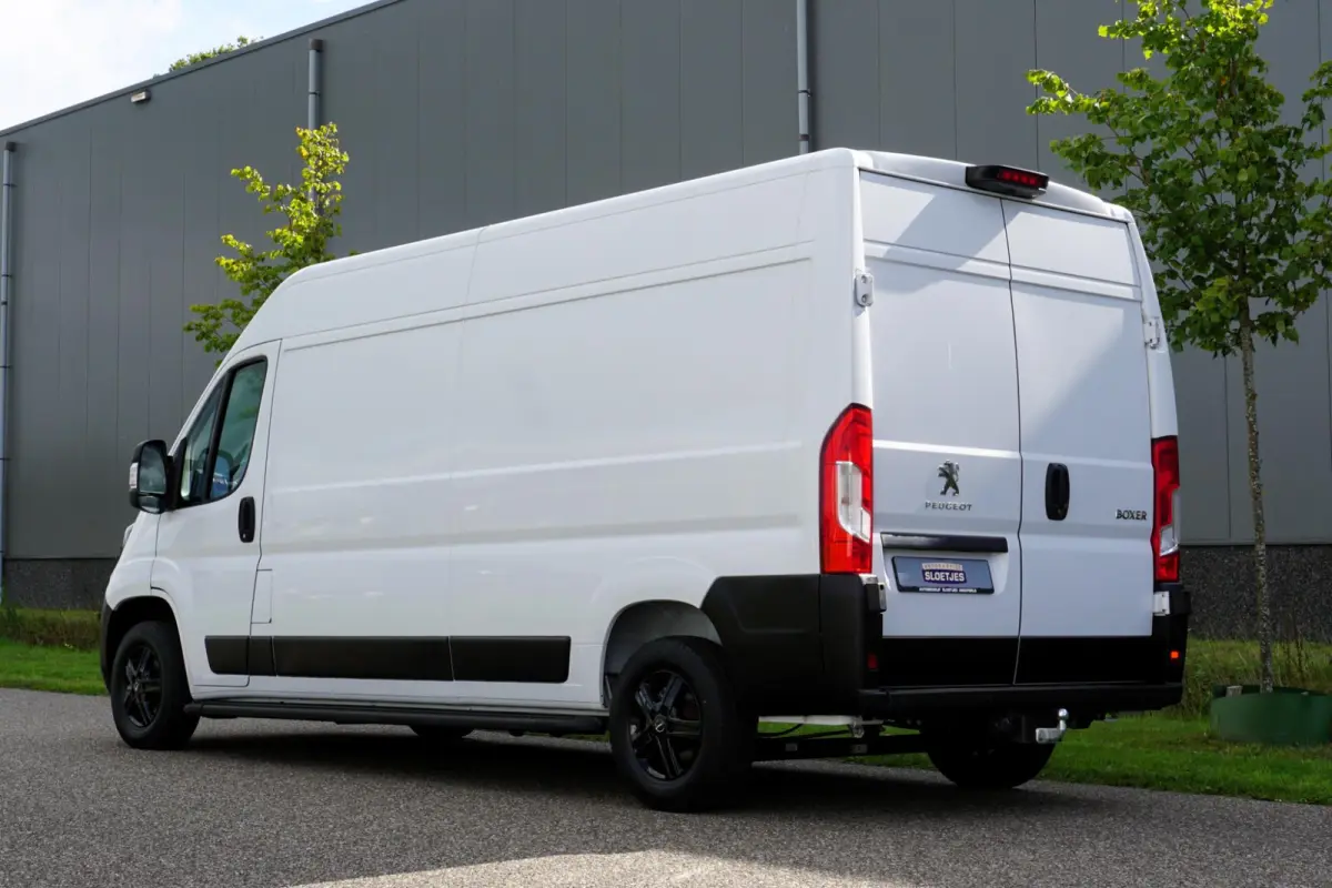 2.2 BlueHDi 140 L3H2 3.5t in Nieuwstaat |Betimmerd |BPM vrij |Trekhaak |Camera |Cruise |Navi |DEMO |EURO6D |3500 KG |Parkeersensoren |Carplay |Android auto