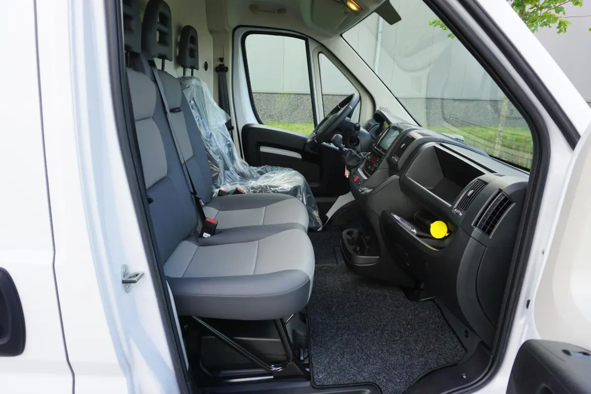 2.2 BlueHDi 140 L3H2 3.5t in Nieuwstaat |Betimmerd |BPM vrij |Trekhaak |Camera |Cruise |Navi |DEMO |EURO6D |3500 KG |Parkeersensoren |Carplay |Android auto
