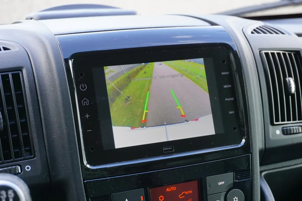 2.2 BlueHDi 140 L3H2 3.5t in Nieuwstaat |Betimmerd |BPM vrij |Trekhaak |Camera |Cruise |Navi |DEMO |EURO6D |3500 KG |Parkeersensoren |Carplay |Android auto