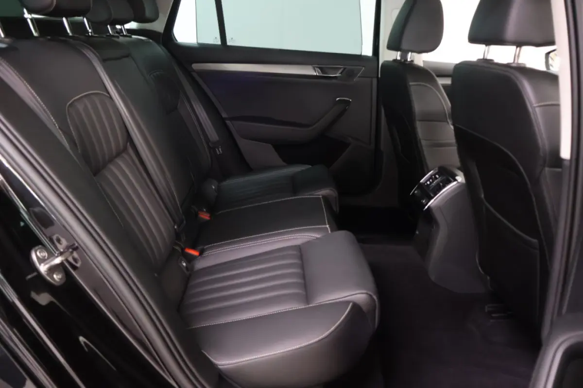 1.4 TSI iV Business Style | Panodak | 18 inch | Memory Seats
