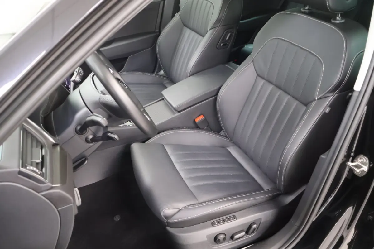 1.4 TSI iV Business Style | Panodak | 18 inch | Memory Seats