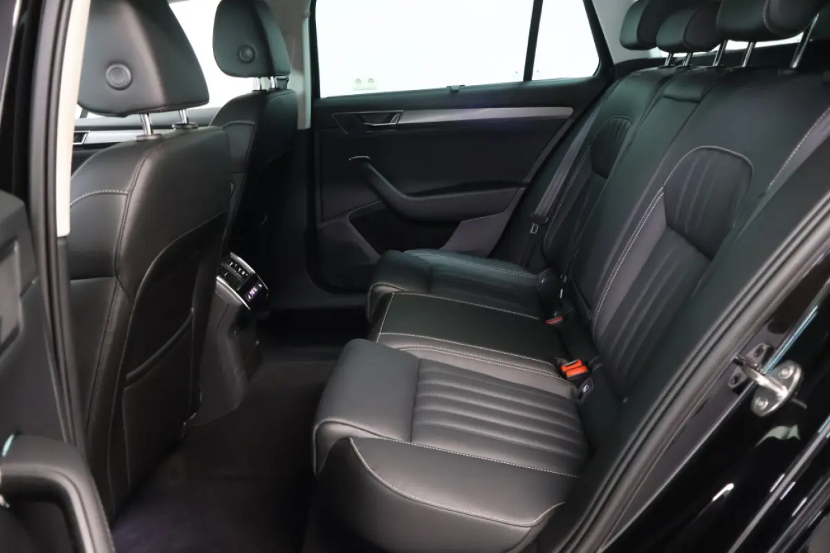 1.4 TSI iV Business Style | Panodak | 18 inch | Memory Seats