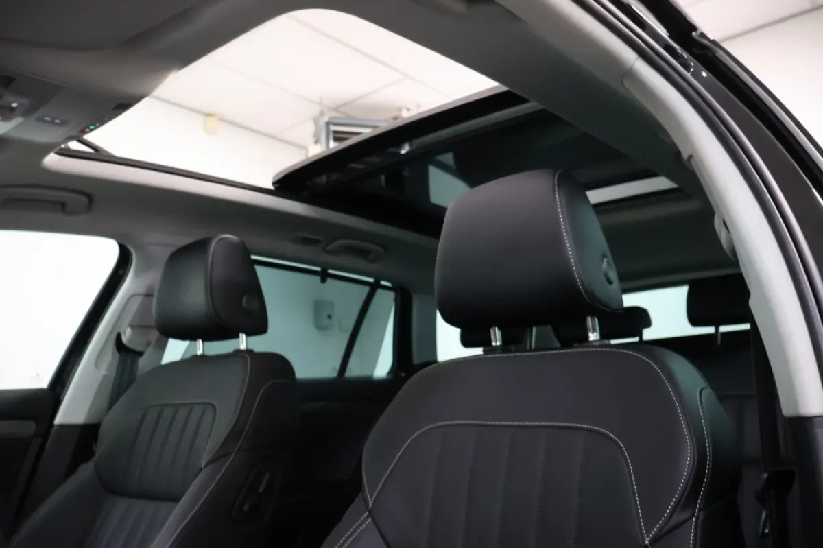 1.4 TSI iV Business Style | Panodak | 18 inch | Memory Seats