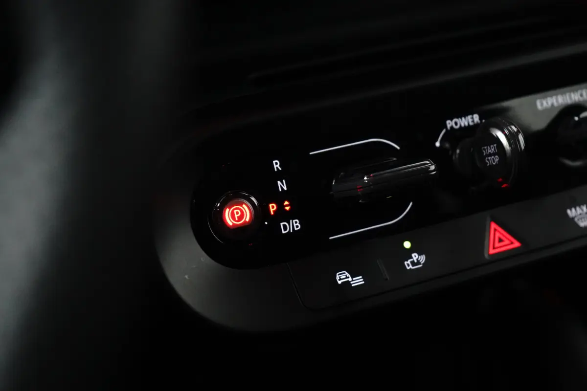 3-Deurs SE John Cooper Works XL 54.2 kWh 371KM Range | Binnenkort Beschikbaar | Achteruitrijcamera | Airco (automatisch) | Apple Carplay/Android Auto|telefoonintegratie premium