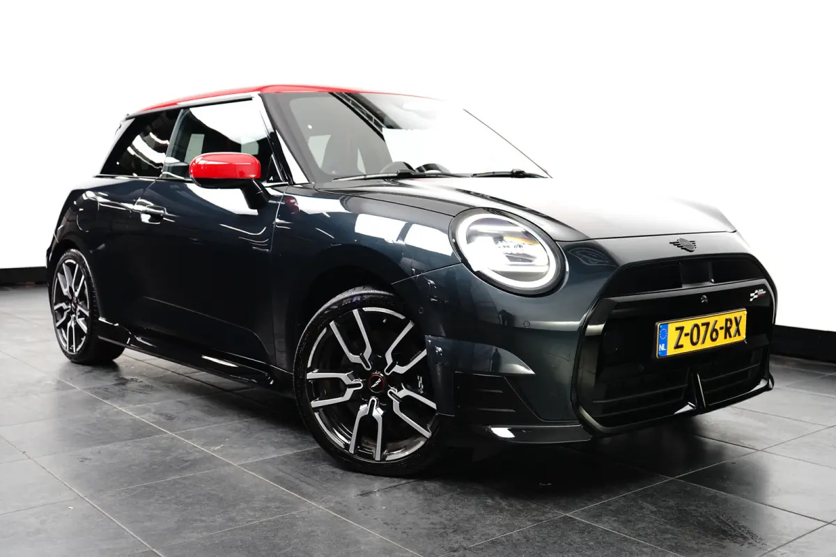 3-Deurs SE John Cooper Works XL 54.2 kWh 371KM Range | Binnenkort Beschikbaar | Achteruitrijcamera | Airco (automatisch) | Apple Carplay/Android Auto|telefoonintegratie premium
