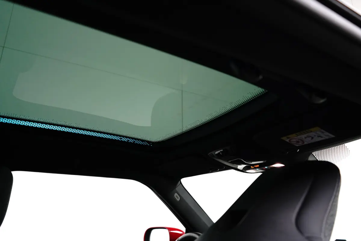 3-Deurs SE John Cooper Works XL 54.2 kWh 371KM Range | Binnenkort Beschikbaar | Achteruitrijcamera | Airco (automatisch) | Apple Carplay/Android Auto|telefoonintegratie premium