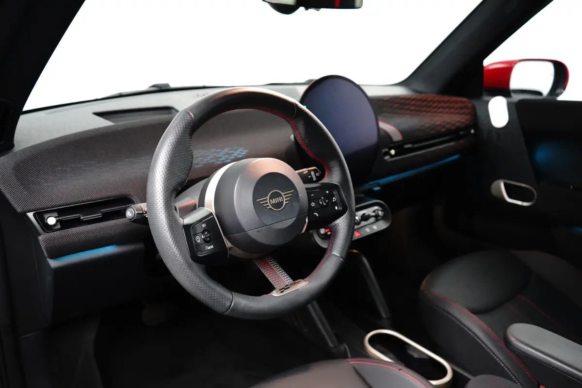 3-Deurs SE John Cooper Works XL 54.2 kWh 371KM Range | Binnenkort Beschikbaar | Achteruitrijcamera | Airco (automatisch) | Apple Carplay/Android Auto|telefoonintegratie premium