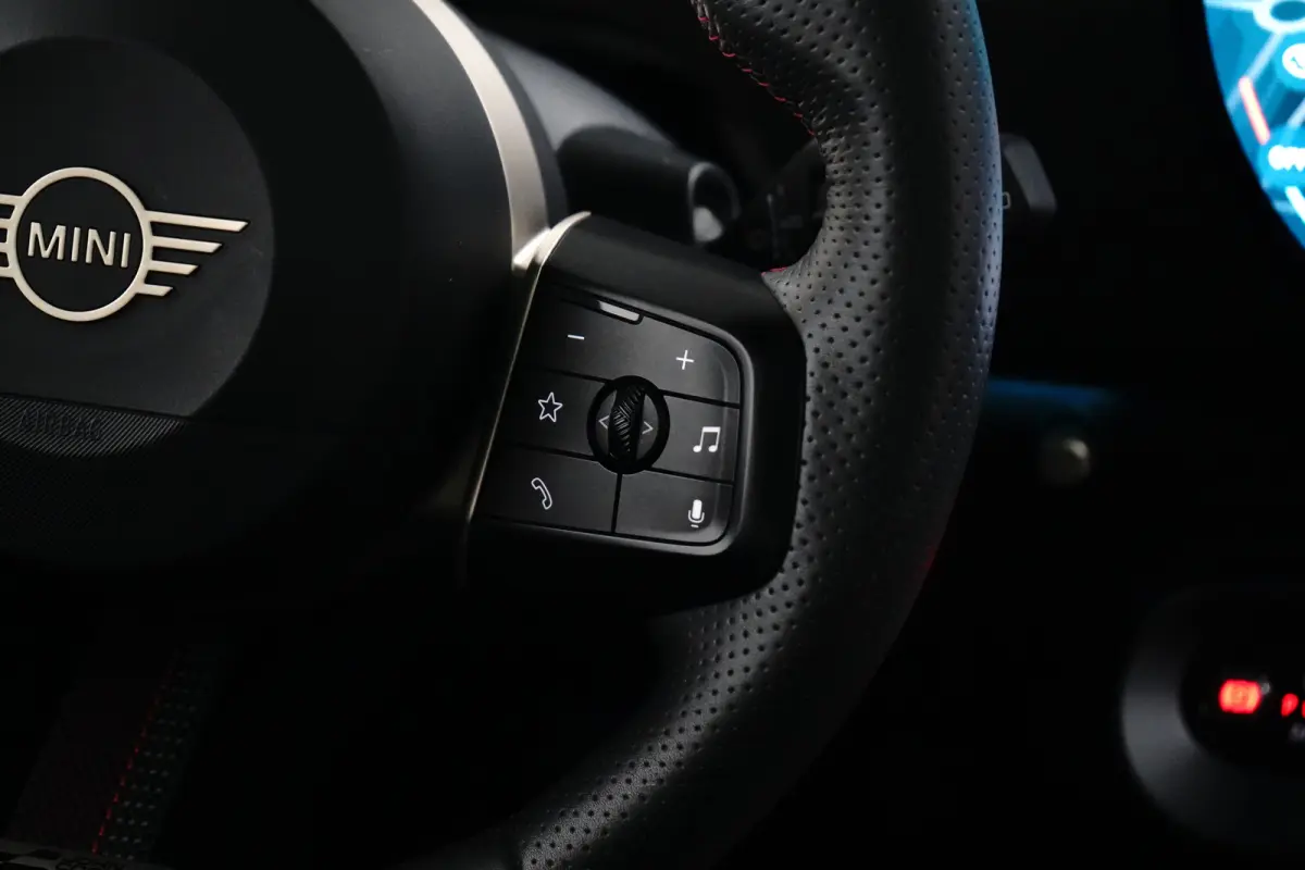 3-Deurs SE John Cooper Works XL 54.2 kWh 371KM Range | Binnenkort Beschikbaar | Achteruitrijcamera | Airco (automatisch) | Apple Carplay/Android Auto|telefoonintegratie premium