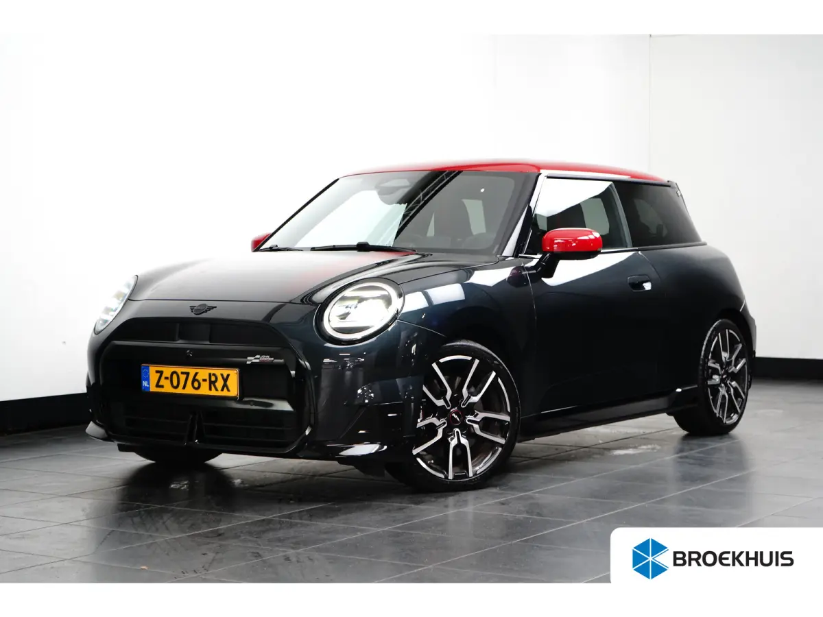 3-Deurs SE John Cooper Works XL 54.2 kWh 371KM Range | Binnenkort Beschikbaar | Achteruitrijcamera | Airco (automatisch) | Apple Carplay/Android Auto|telefoonintegratie premium