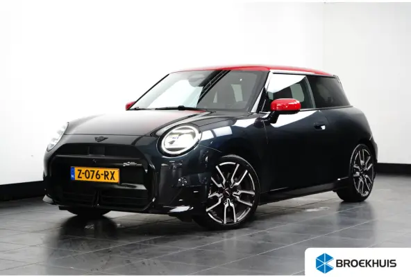 3-Deurs SE John Cooper Works XL 54.2 kWh 371KM Range | Binnenkort Beschikbaar | Achteruitrijcamera | Airco (automatisch) | Apple Carplay/Android Auto|telefoonintegratie premium