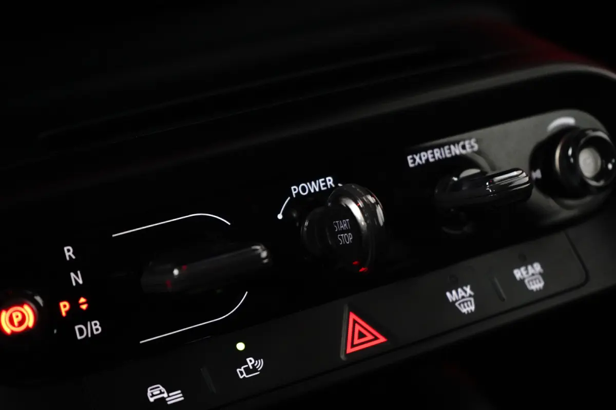 3-Deurs SE John Cooper Works XL 54.2 kWh 371KM Range | Binnenkort Beschikbaar | Achteruitrijcamera | Airco (automatisch) | Apple Carplay/Android Auto|telefoonintegratie premium