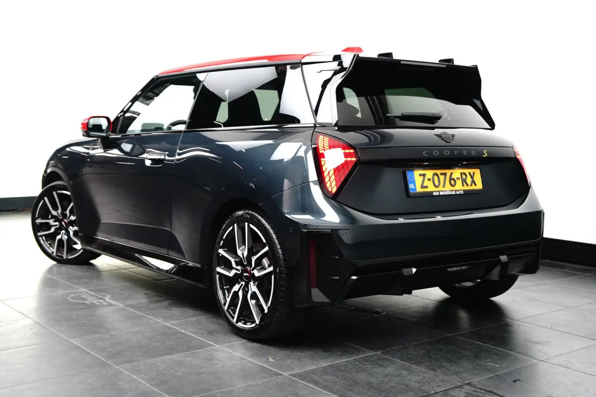 3-Deurs SE John Cooper Works XL 54.2 kWh 371KM Range | Binnenkort Beschikbaar | Achteruitrijcamera | Airco (automatisch) | Apple Carplay/Android Auto|telefoonintegratie premium
