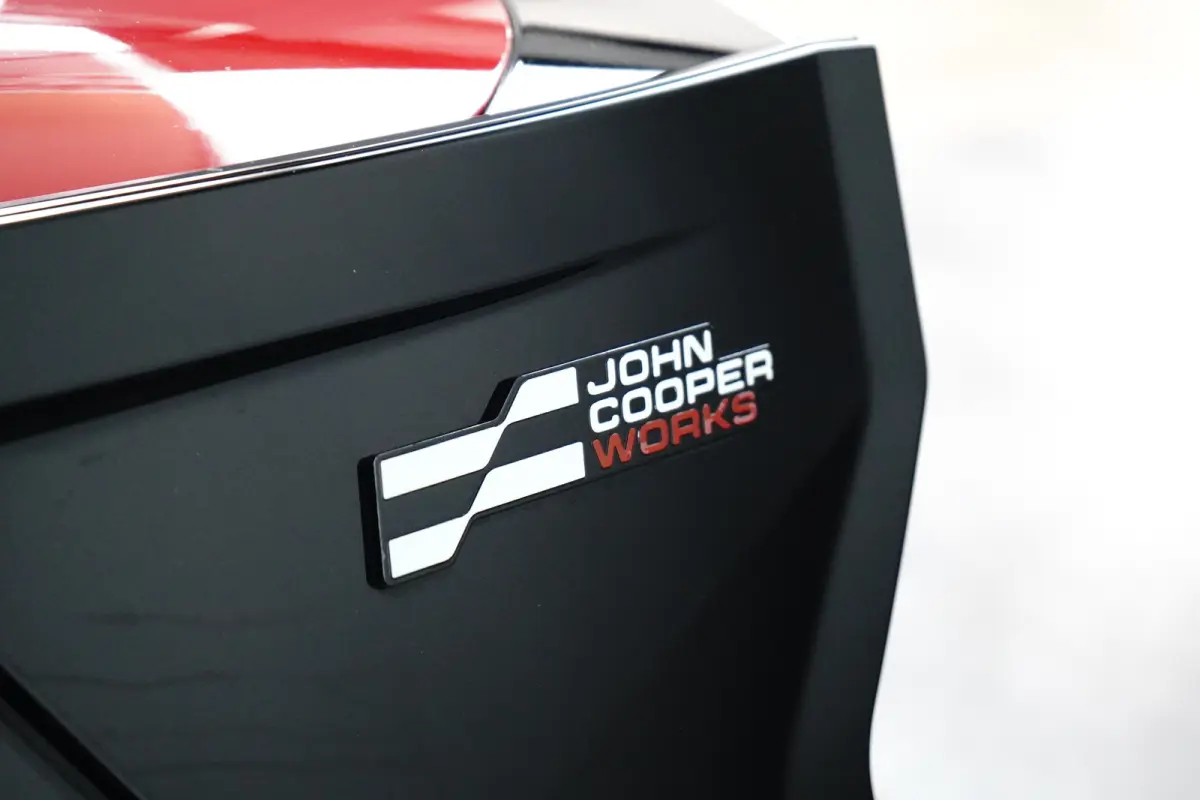 3-Deurs SE John Cooper Works XL 54.2 kWh 371KM Range | Binnenkort Beschikbaar | Achteruitrijcamera | Airco (automatisch) | Apple Carplay/Android Auto|telefoonintegratie premium