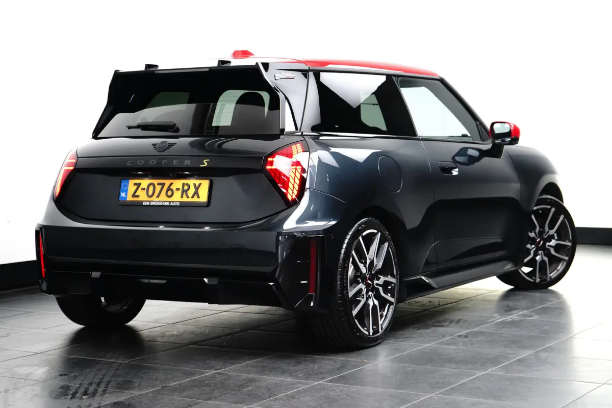 3-Deurs SE John Cooper Works XL 54.2 kWh 371KM Range | Binnenkort Beschikbaar | Achteruitrijcamera | Airco (automatisch) | Apple Carplay/Android Auto|telefoonintegratie premium