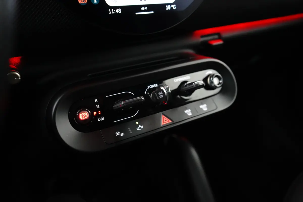 3-Deurs SE John Cooper Works XL 54.2 kWh 371KM Range | Binnenkort Beschikbaar | Achteruitrijcamera | Airco (automatisch) | Apple Carplay/Android Auto|telefoonintegratie premium