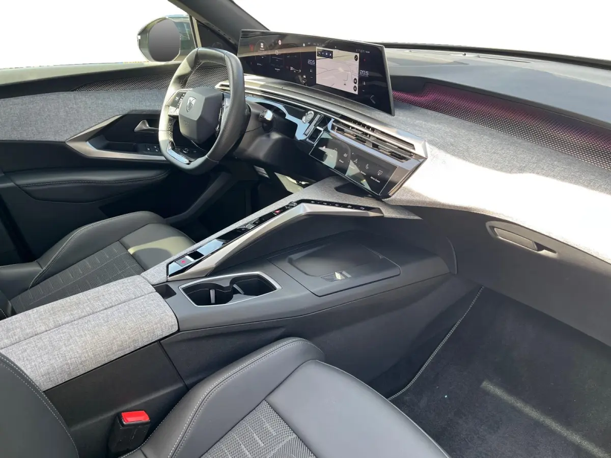 1.2 Hybrid 136 GT | Focal Audio | 360 camera | Panoramadak | Carplay