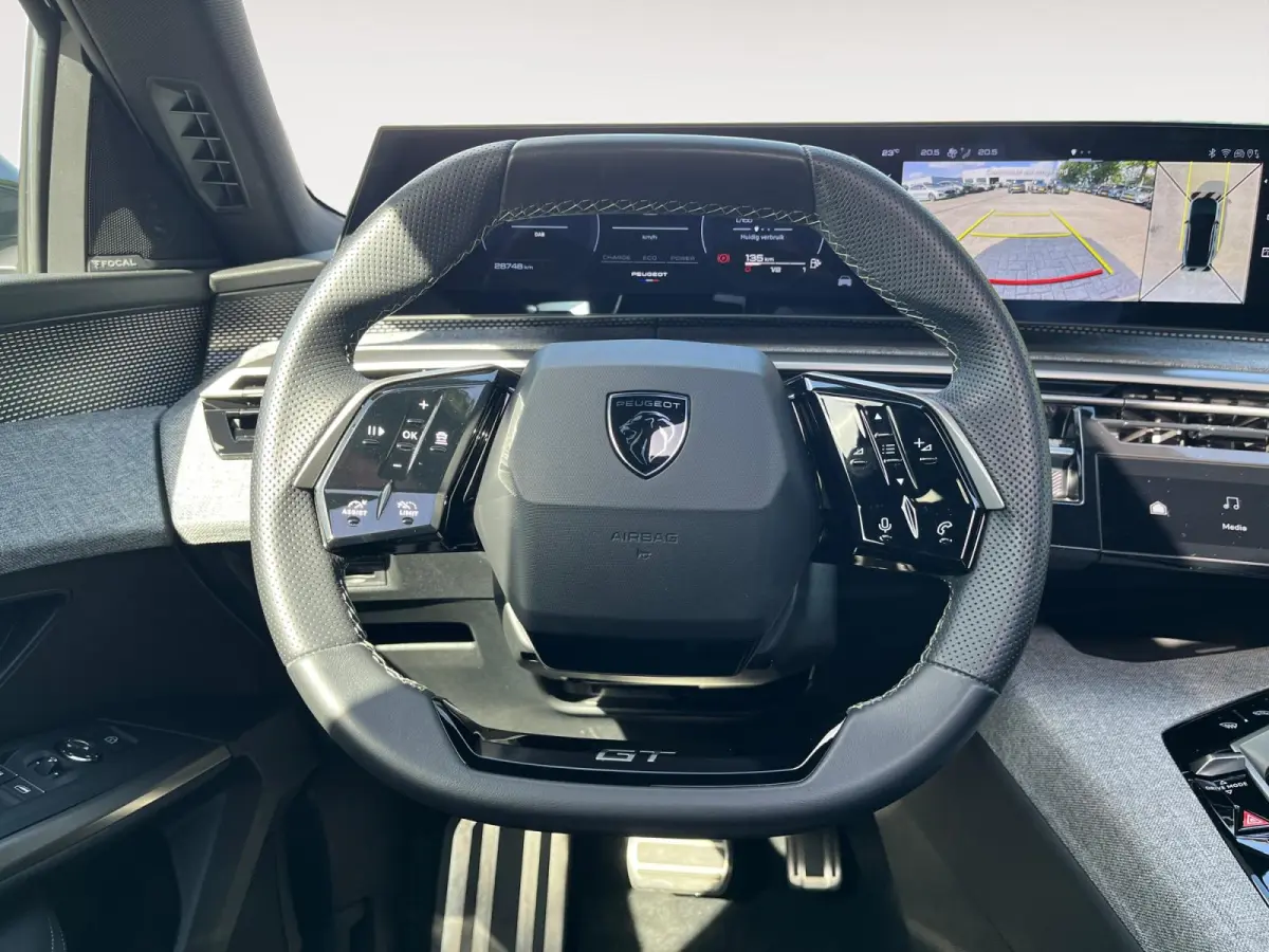 1.2 Hybrid 136 GT | Focal Audio | 360 camera | Panoramadak | Carplay