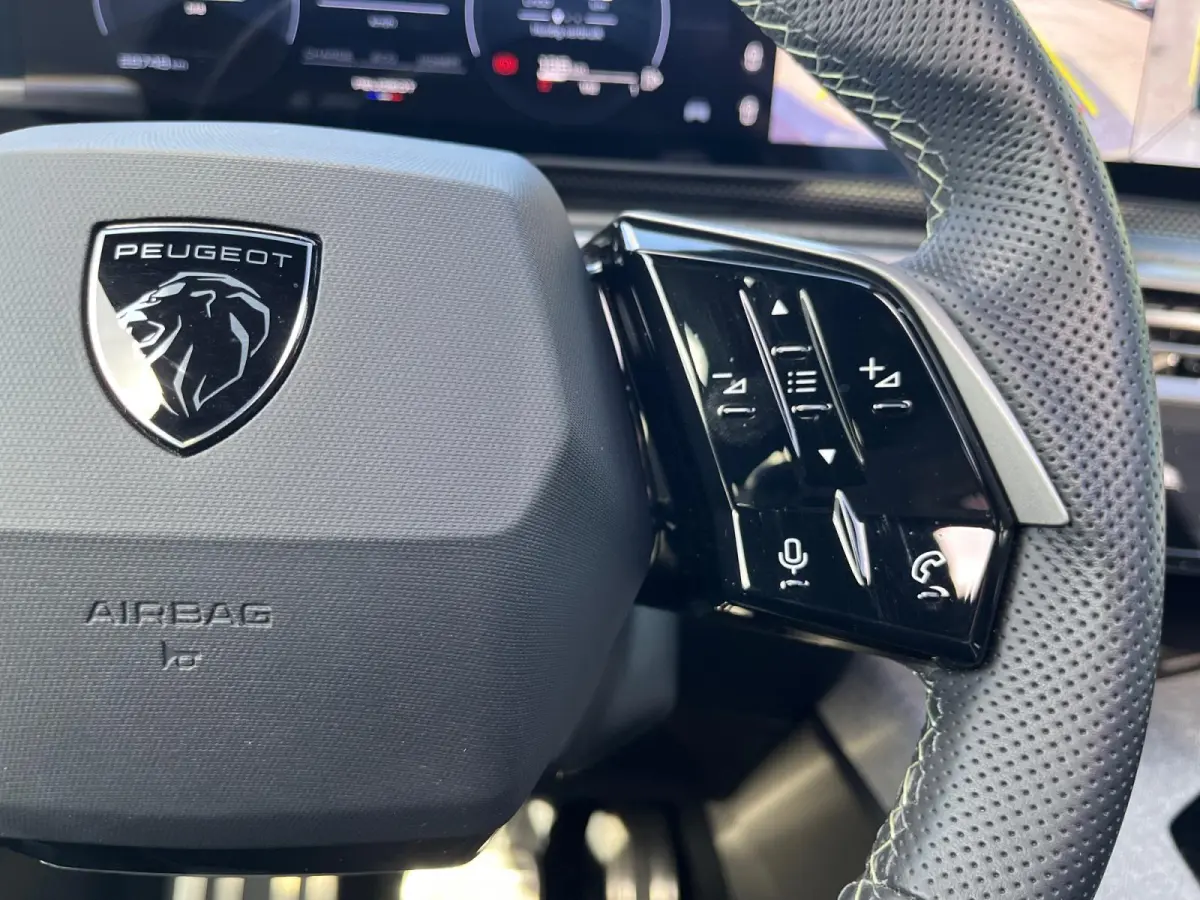 1.2 Hybrid 136 GT | Focal Audio | 360 camera | Panoramadak | Carplay