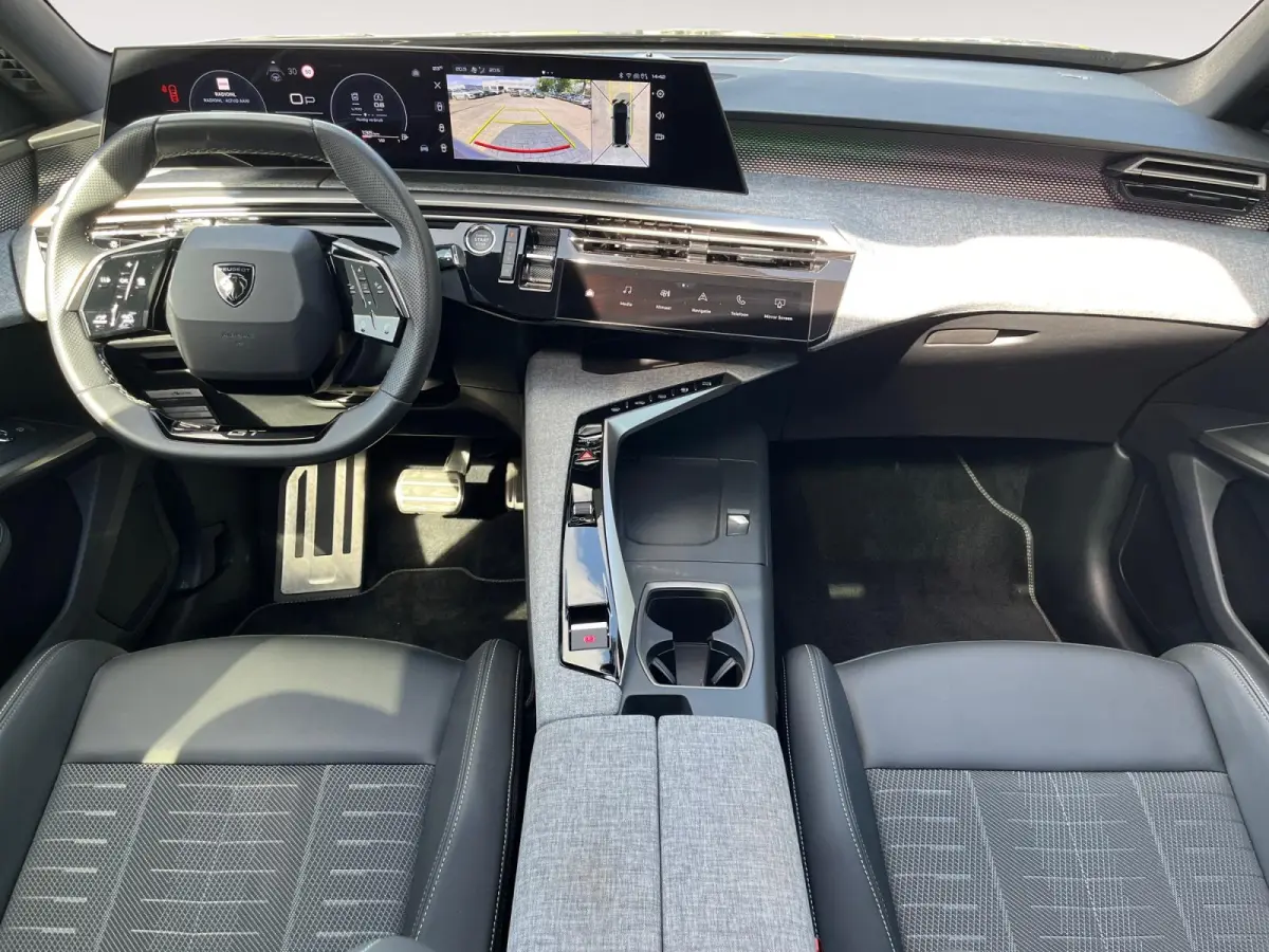 1.2 Hybrid 136 GT | Focal Audio | 360 camera | Panoramadak | Carplay
