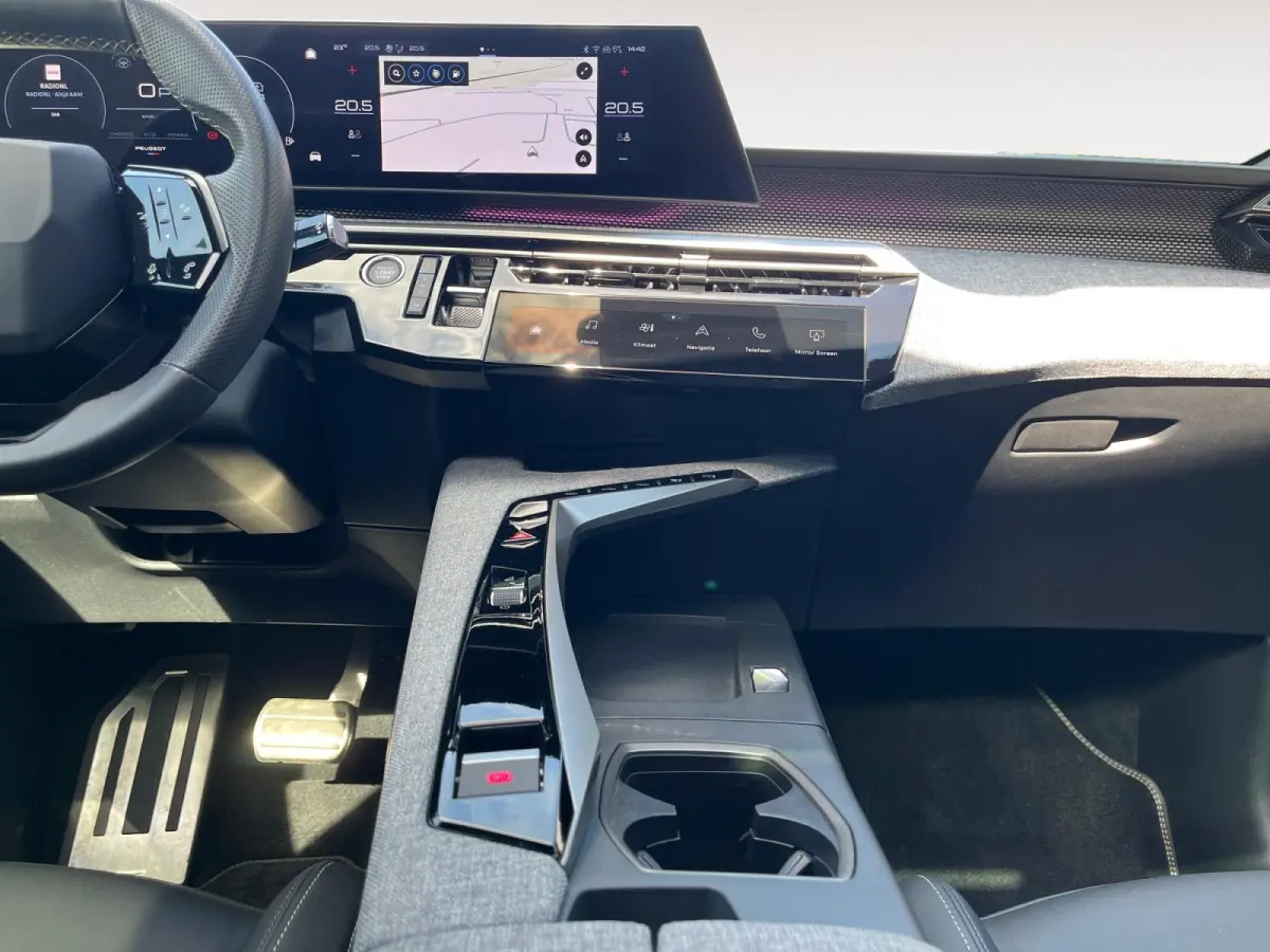 1.2 Hybrid 136 GT | Focal Audio | 360 camera | Panoramadak | Carplay