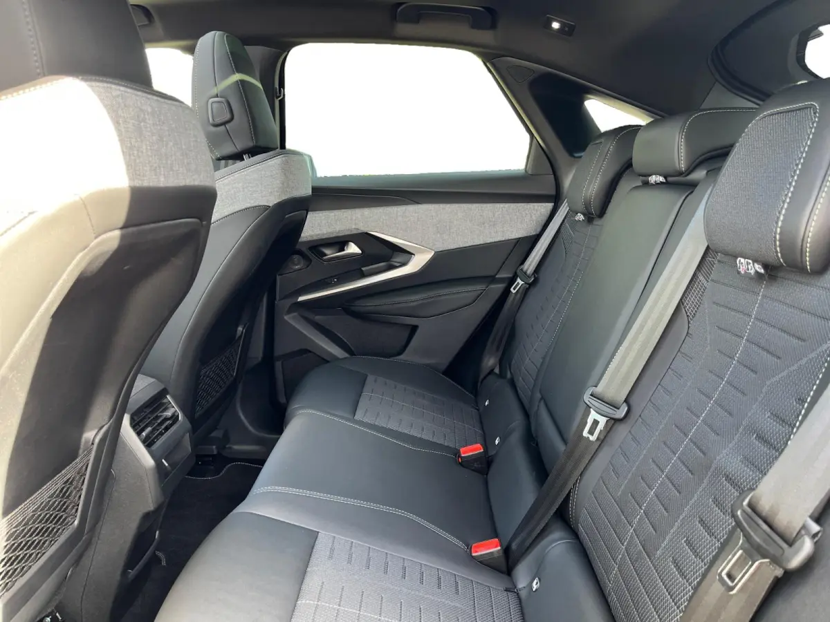 1.2 Hybrid 136 GT | Focal Audio | 360 camera | Panoramadak | Carplay