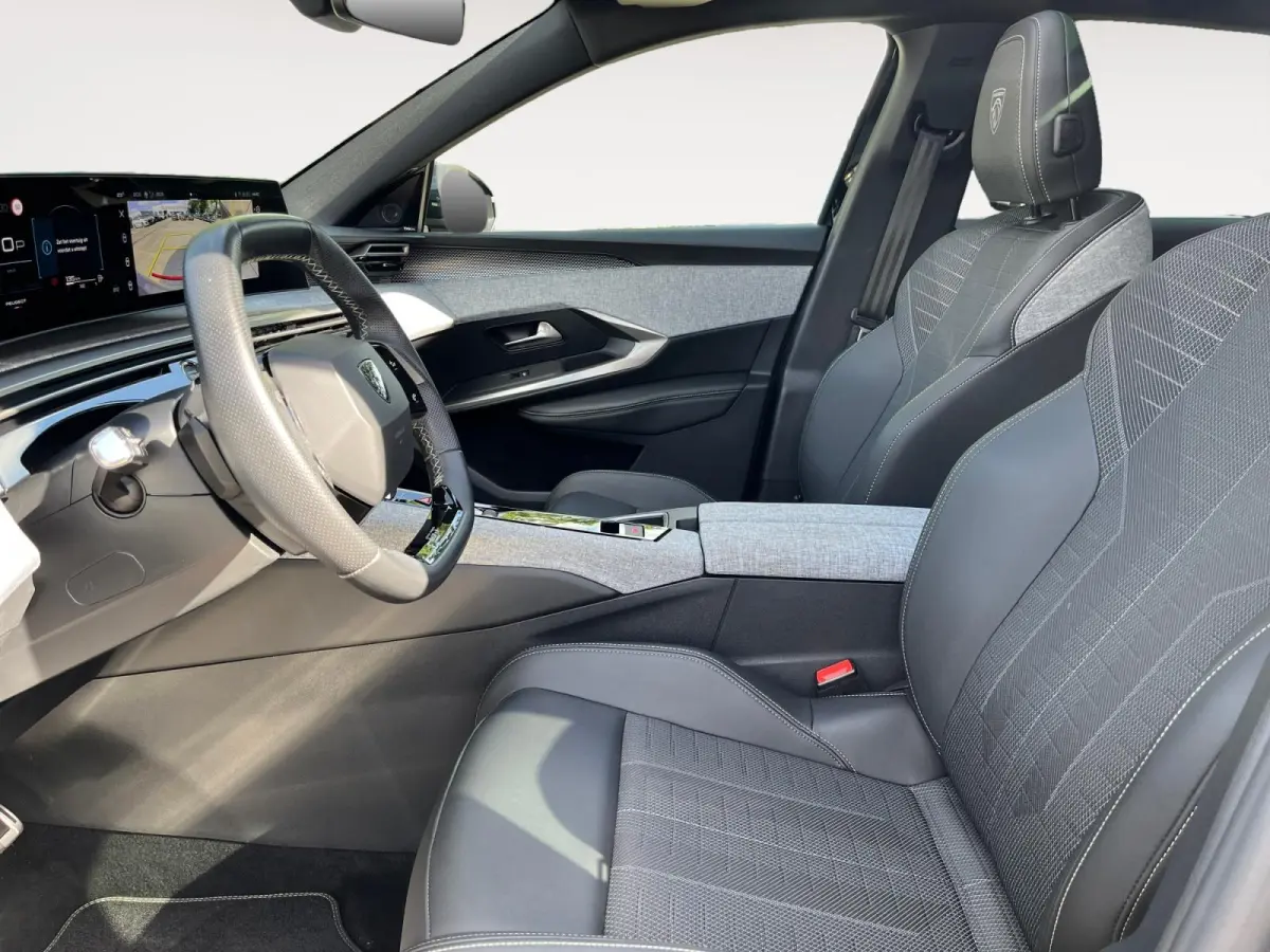 1.2 Hybrid 136 GT | Focal Audio | 360 camera | Panoramadak | Carplay