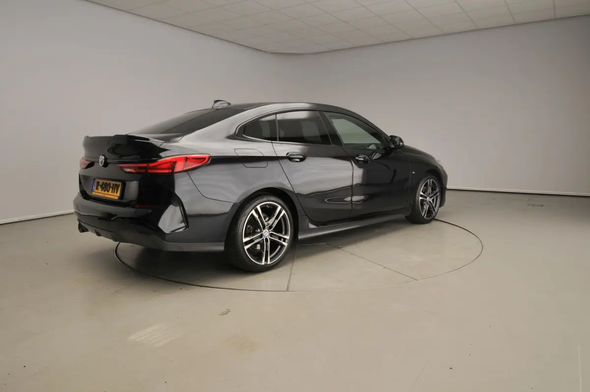 218i | M-Sportpakket | LED | Navigatie | M-Zetels | Shadow line | DAB | Hifi speakers | Alu 18 inch