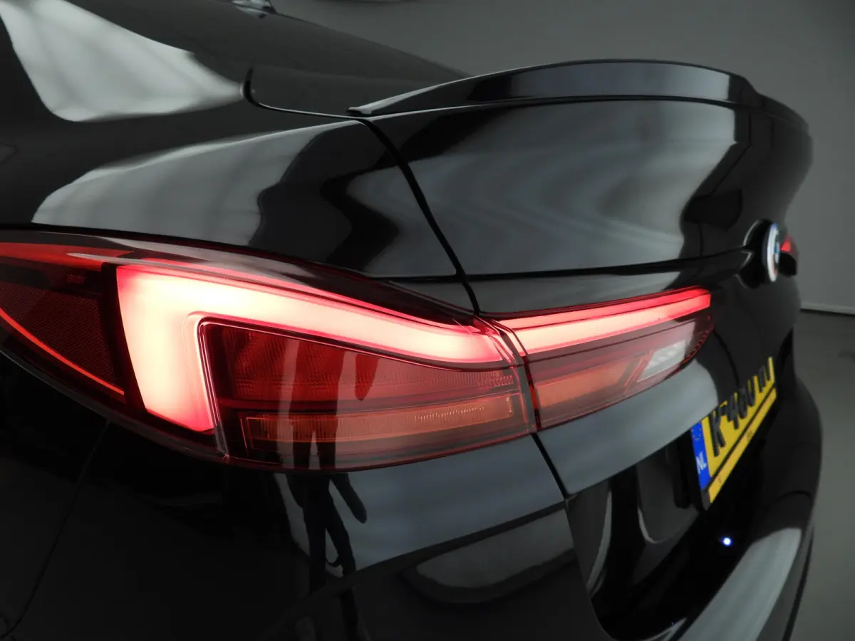 218i | M-Sportpakket | LED | Navigatie | M-Zetels | Shadow line | DAB | Hifi speakers | Alu 18 inch