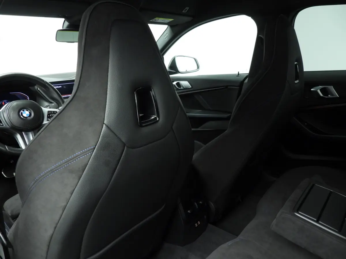 218i | M-Sportpakket | LED | Navigatie | M-Zetels | Shadow line | DAB | Hifi speakers | Alu 18 inch