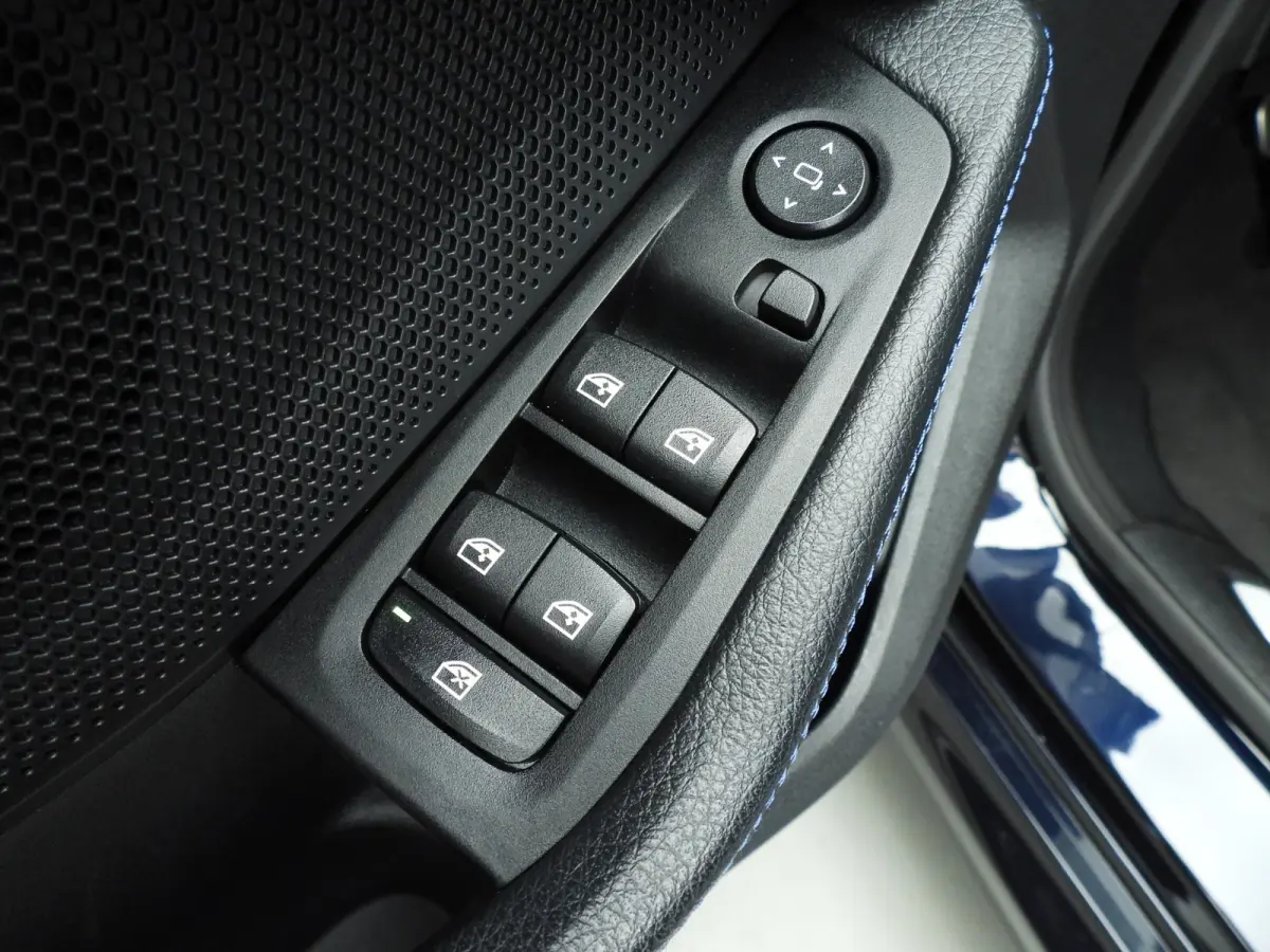 218i | M-Sportpakket | LED | Navigatie | M-Zetels | Shadow line | DAB | Hifi speakers | Alu 18 inch