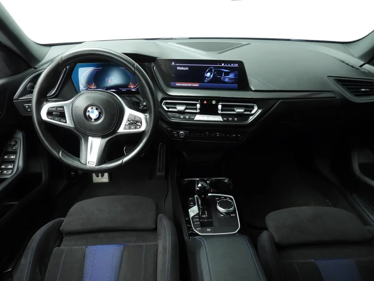 218i | M-Sportpakket | LED | Navigatie | M-Zetels | Shadow line | DAB | Hifi speakers | Alu 18 inch