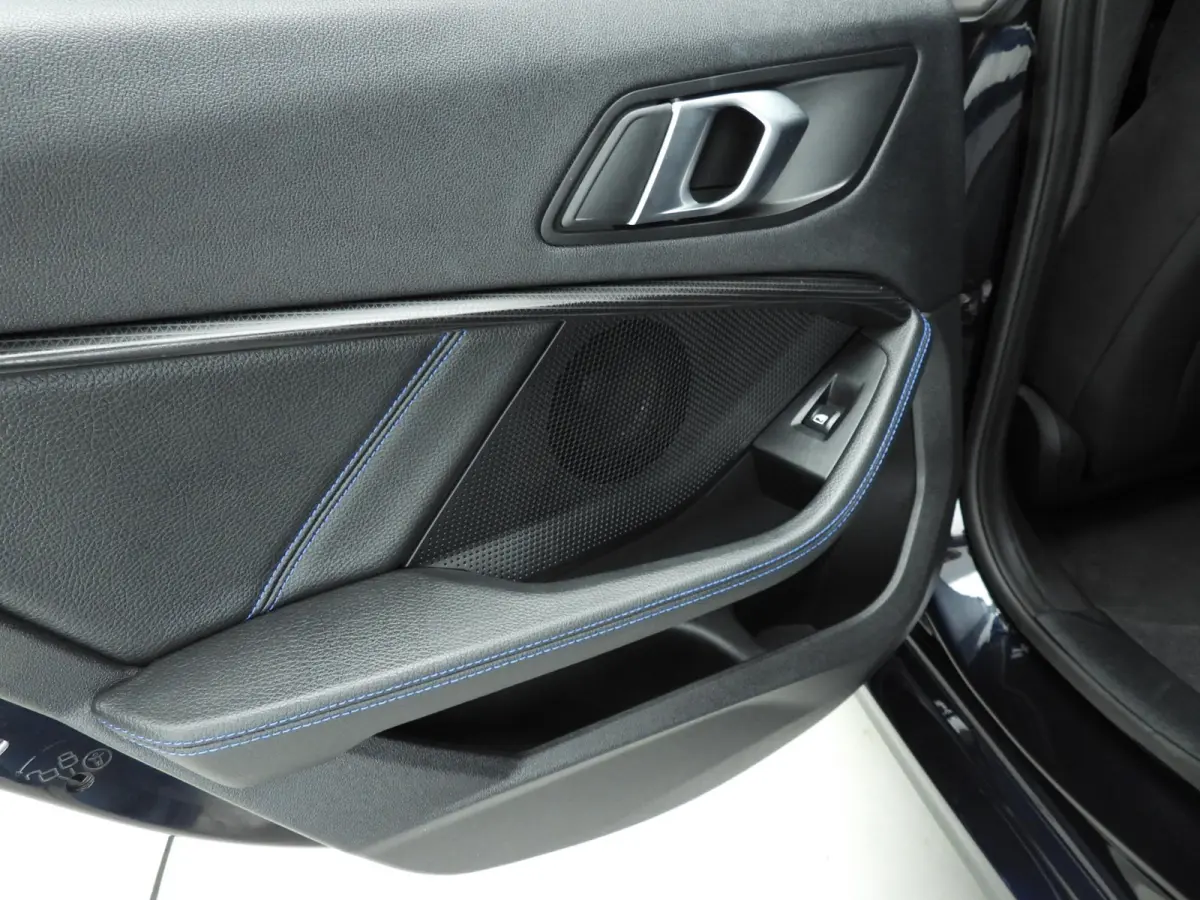218i | M-Sportpakket | LED | Navigatie | M-Zetels | Shadow line | DAB | Hifi speakers | Alu 18 inch