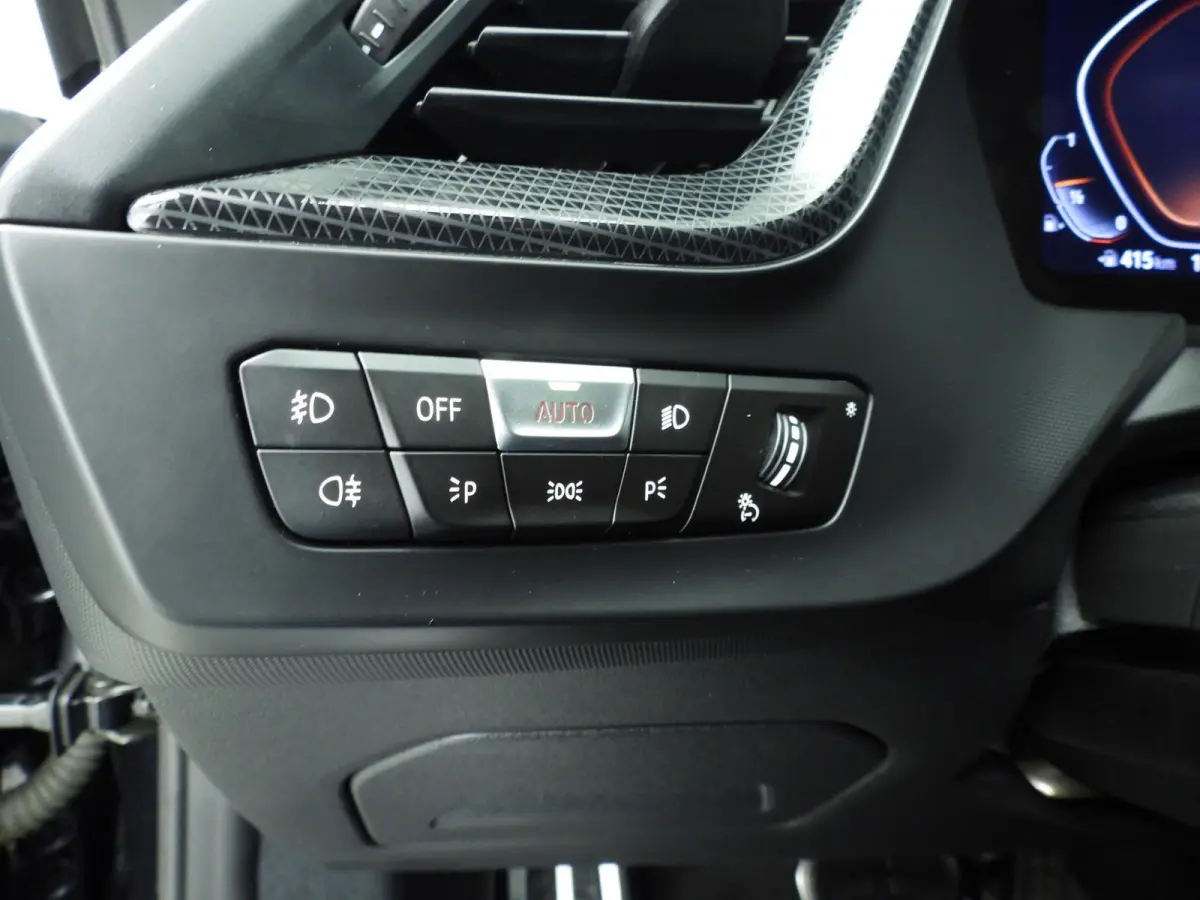 218i | M-Sportpakket | LED | Navigatie | M-Zetels | Shadow line | DAB | Hifi speakers | Alu 18 inch