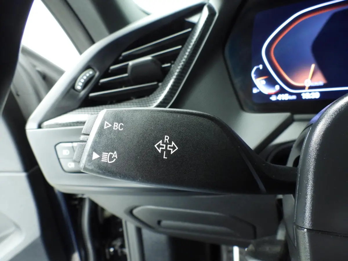 218i | M-Sportpakket | LED | Navigatie | M-Zetels | Shadow line | DAB | Hifi speakers | Alu 18 inch