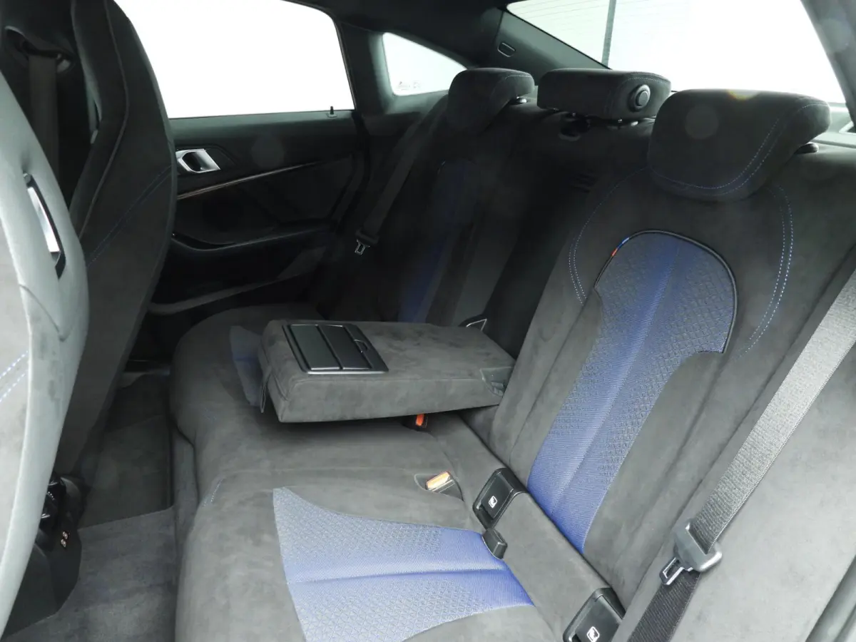 218i | M-Sportpakket | LED | Navigatie | M-Zetels | Shadow line | DAB | Hifi speakers | Alu 18 inch